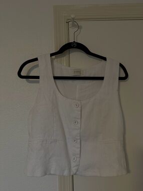 DISSH Oscar White Scoop Neck Line Vest